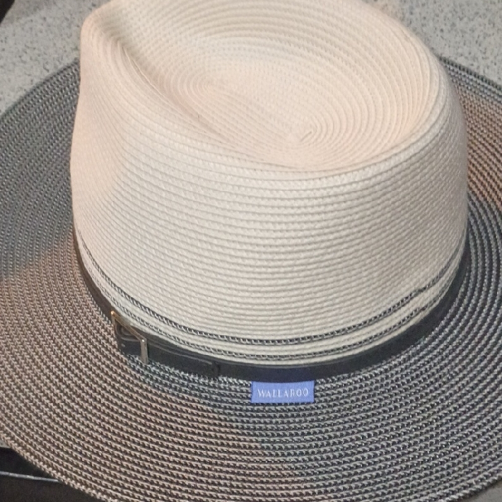Wallaroo Women's Cream and Gray Sun Hat